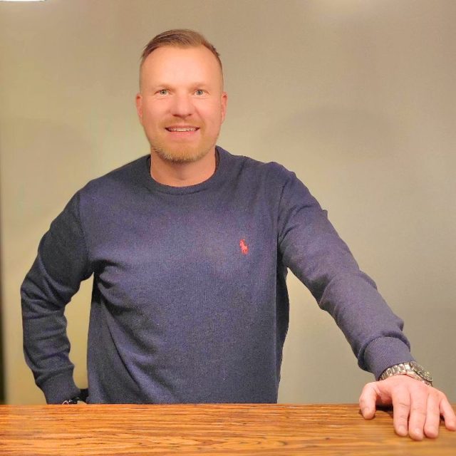 Bartosz Nowak — lekarz dentysta, właściciel